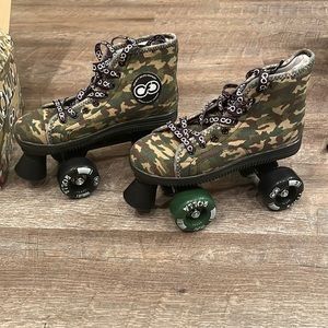 Infinity Rolla Roller Skates Camo Size 2 Kids